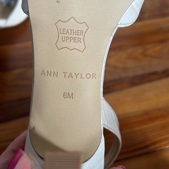 Ann Taylor Chic Classic Pointy Toe Cream Leather Croc-Pattern Slingback Heels 6 - Picture 10 of 10